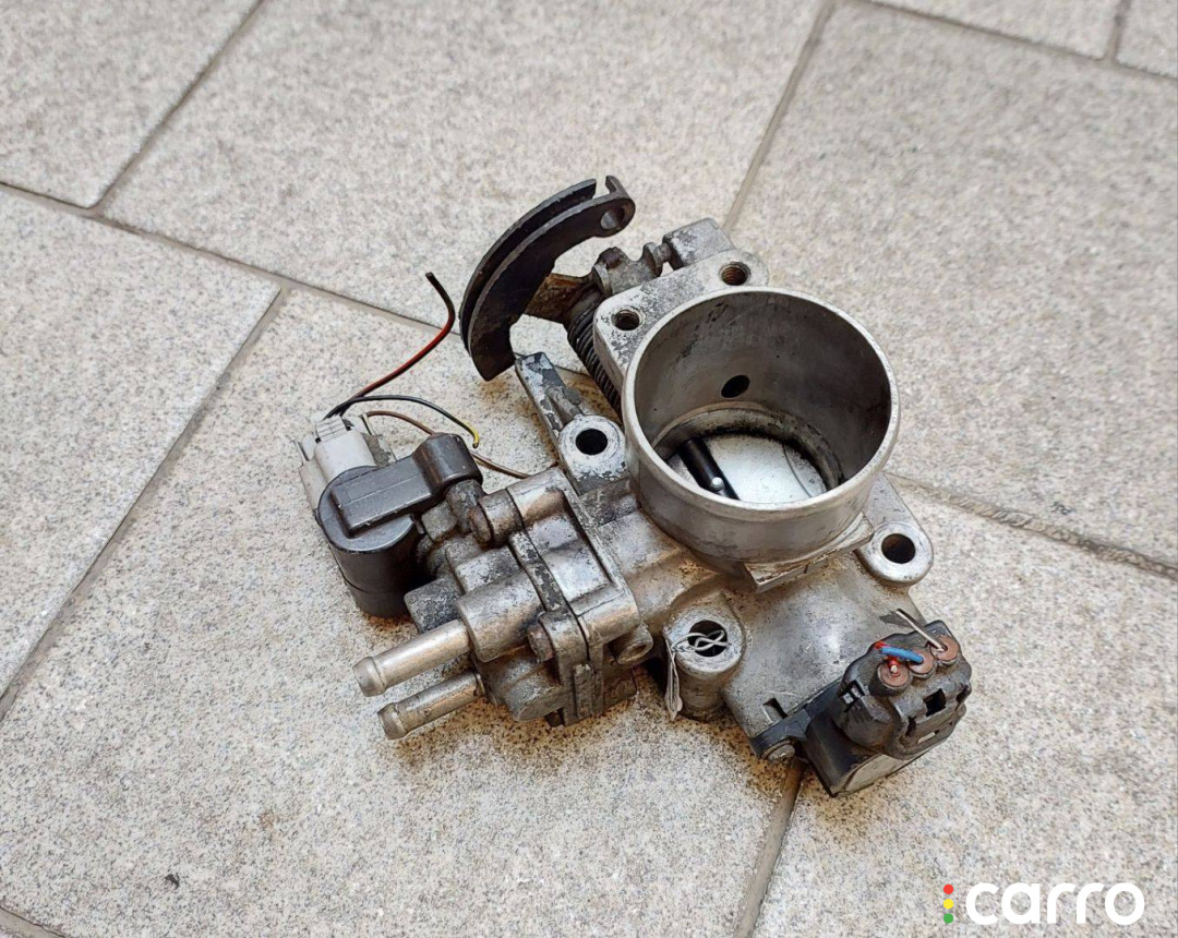 2221002130 дроссельная заслонка Toyota Avensis 1998г. - фото №3