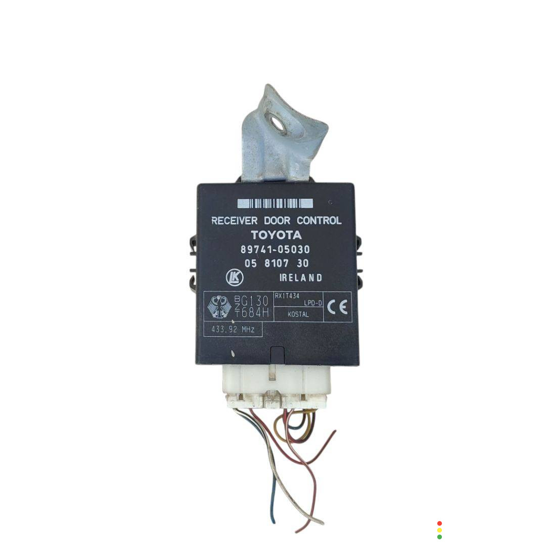 05810730, 89741-05030 блок управления центральным замком Toyota Avensis 1 поколение T220 1999г. - фото №1