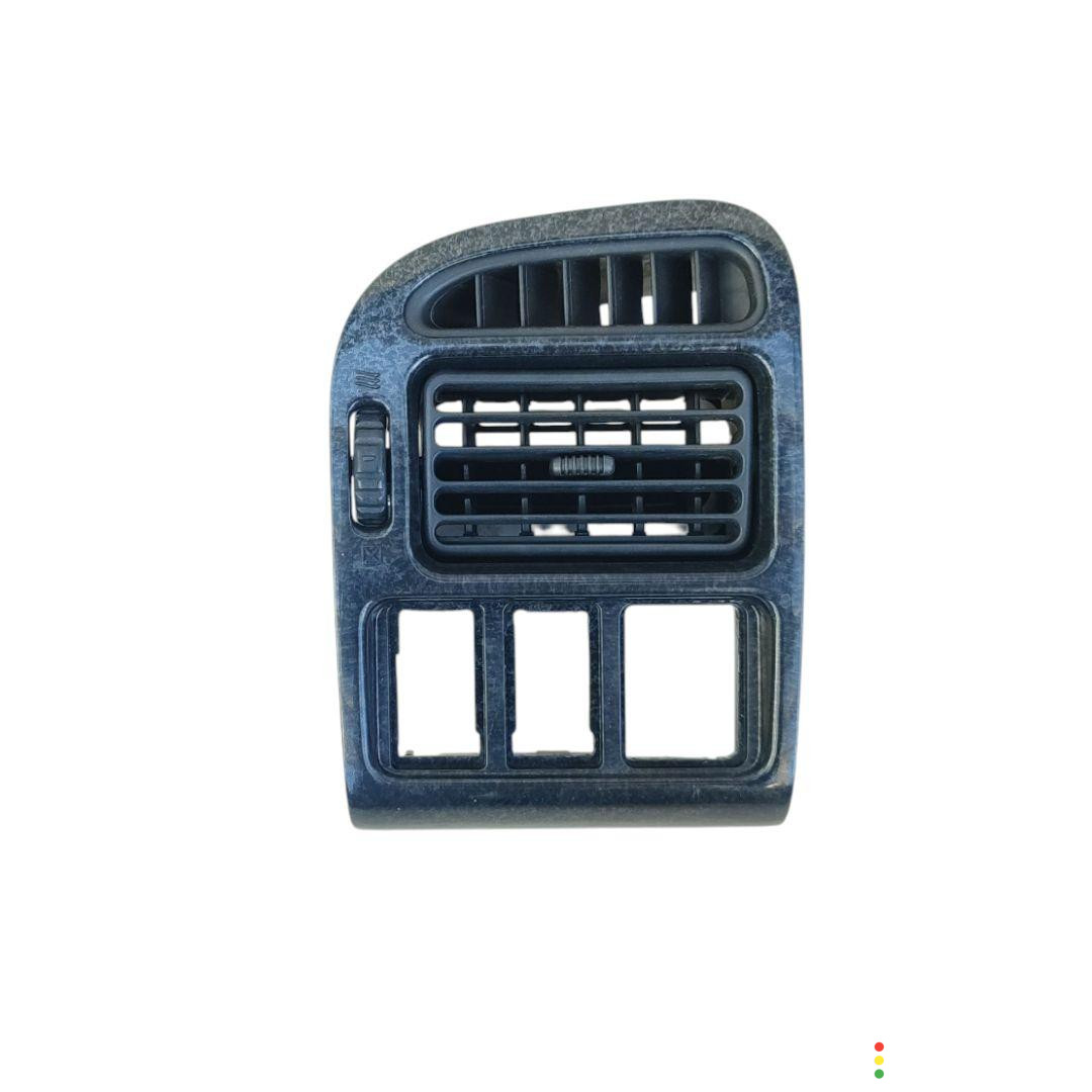 55686-05030, 55661-05030 дефлектор обдува салона передний левый Toyota Avensis 1 поколение T220 1999г. - фото №1