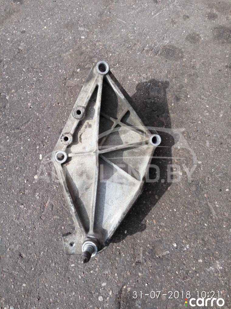 кронштейн коробки (балка кпп) Renault Laguna 1 поколение 1997г. - фото №1