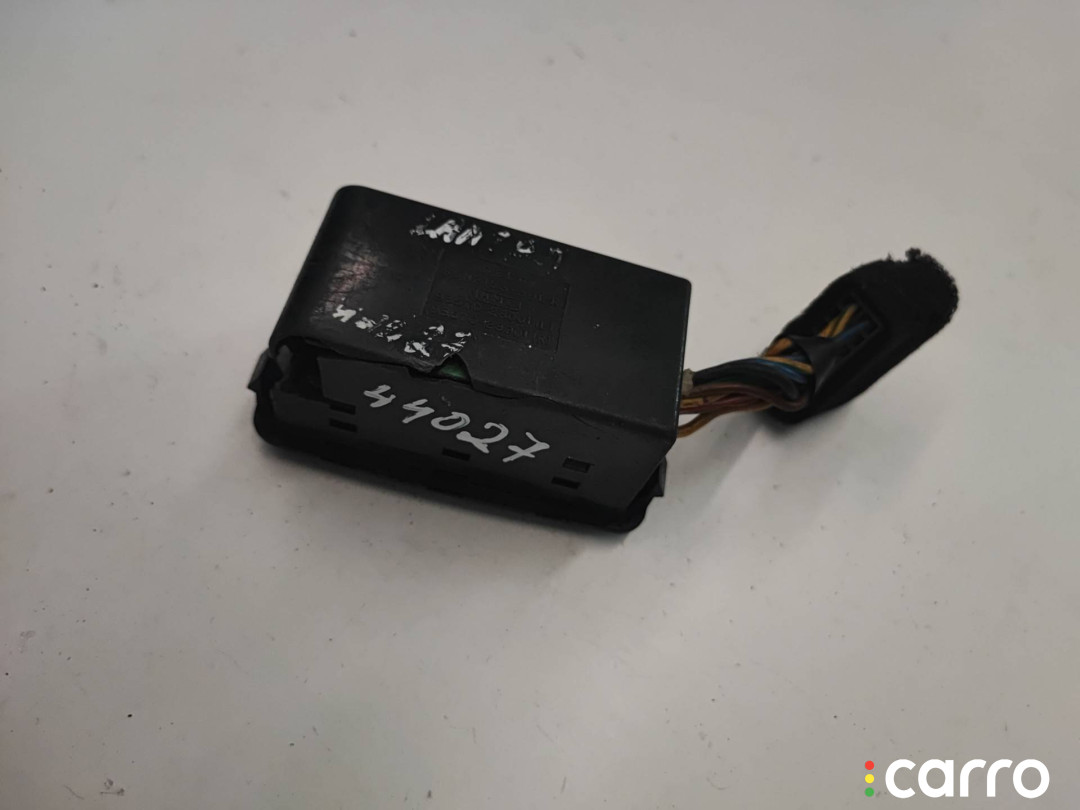 9357028001 кнопка стеклоподъемника двери передней левой Hyundai Lantra 1 поколение 1992г. - фото №2