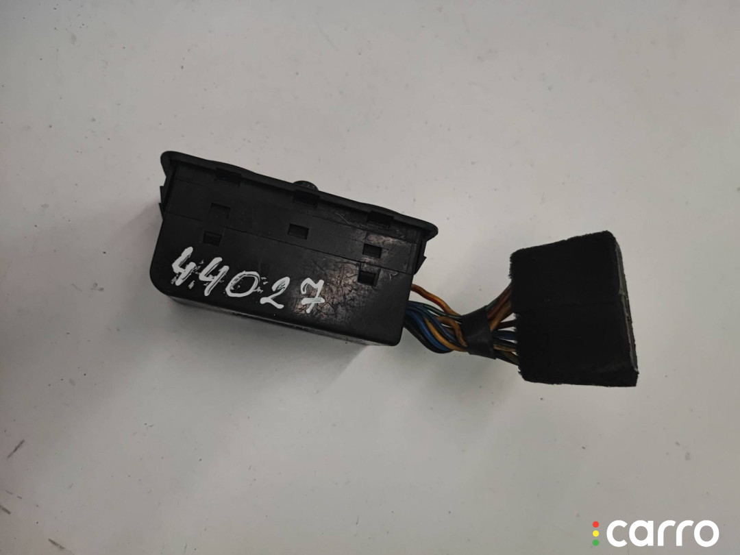 9357028001 кнопка стеклоподъемника двери передней левой Hyundai Lantra 1 поколение 1992г. - фото №3