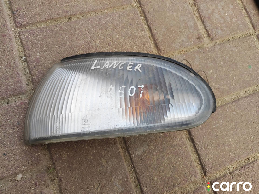 указатель поворота левый Mitsubishi Lancer 5 поколение 1994г. - фото №1