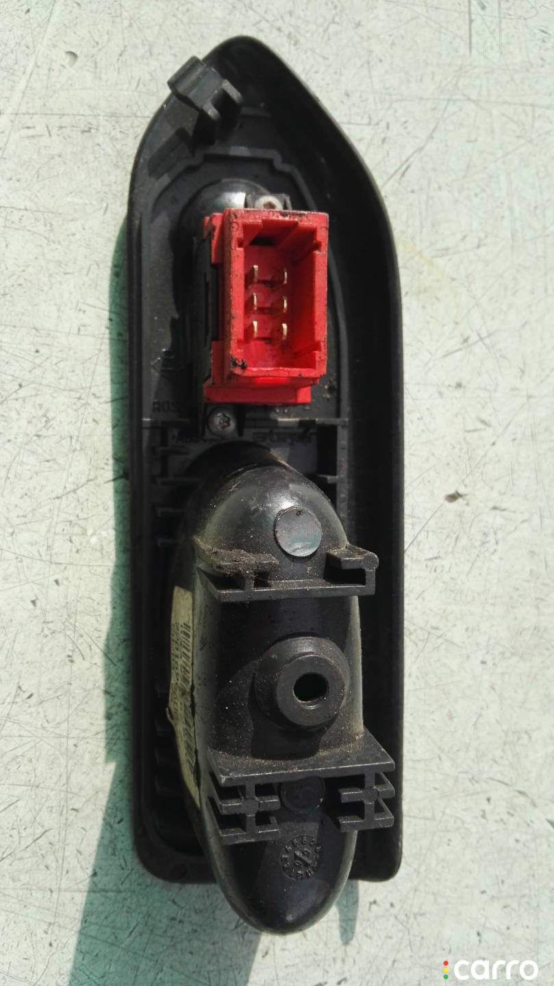 7700417485 кнопка стеклоподъемника двери передней правой Renault Laguna 1 поколение 1996г. - фото №2
