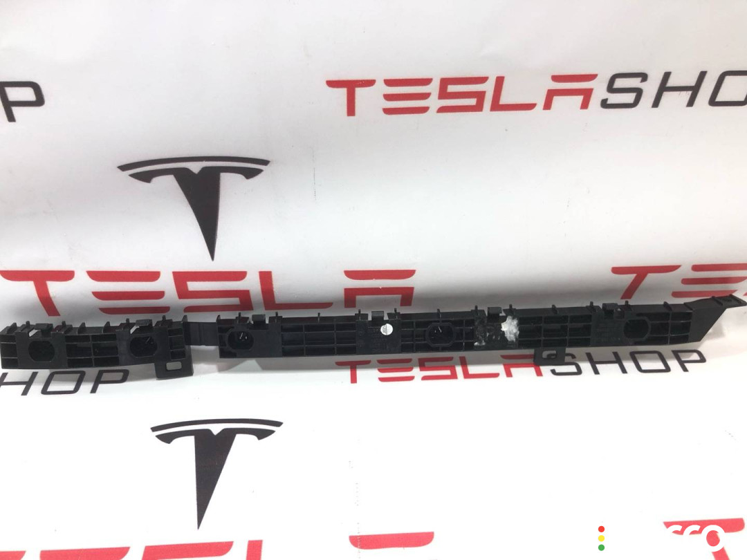 1065459-00-C, 1091987-00-C крепление бампера заднего правый Tesla Model S 2019г. - фото №1