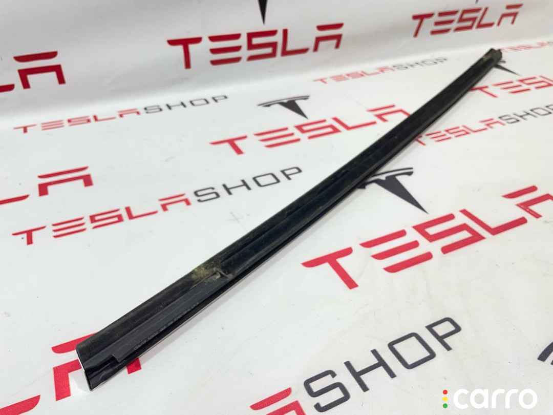 1080745-00-F молдинг двери задней левой Tesla Model 3 2019г. - фото №4
