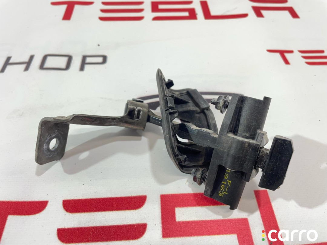 1089507-00-D, 19030, 9507-C Ограничитель открывания двери передней Tesla Model 3 2019г. - фото №3