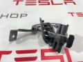 1089507-00-D, 19030, 9507-C Ограничитель открывания двери передней Tesla Model 3 2019г. - фото №3