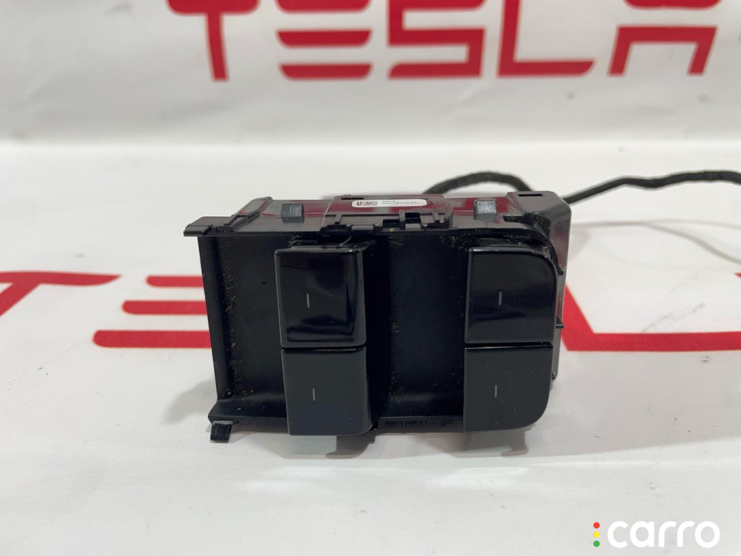 1081037-01-E блок управления стеклоподъемниками передней левой Tesla Model 3 2019г. - фото №2
