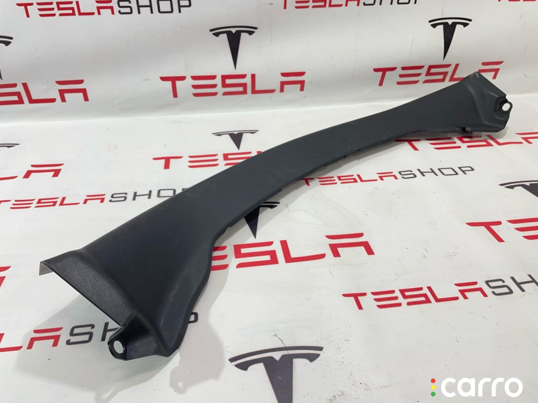 1132812-00-A Накладка крышки багажника Tesla Model 3 2019г. - фото №1