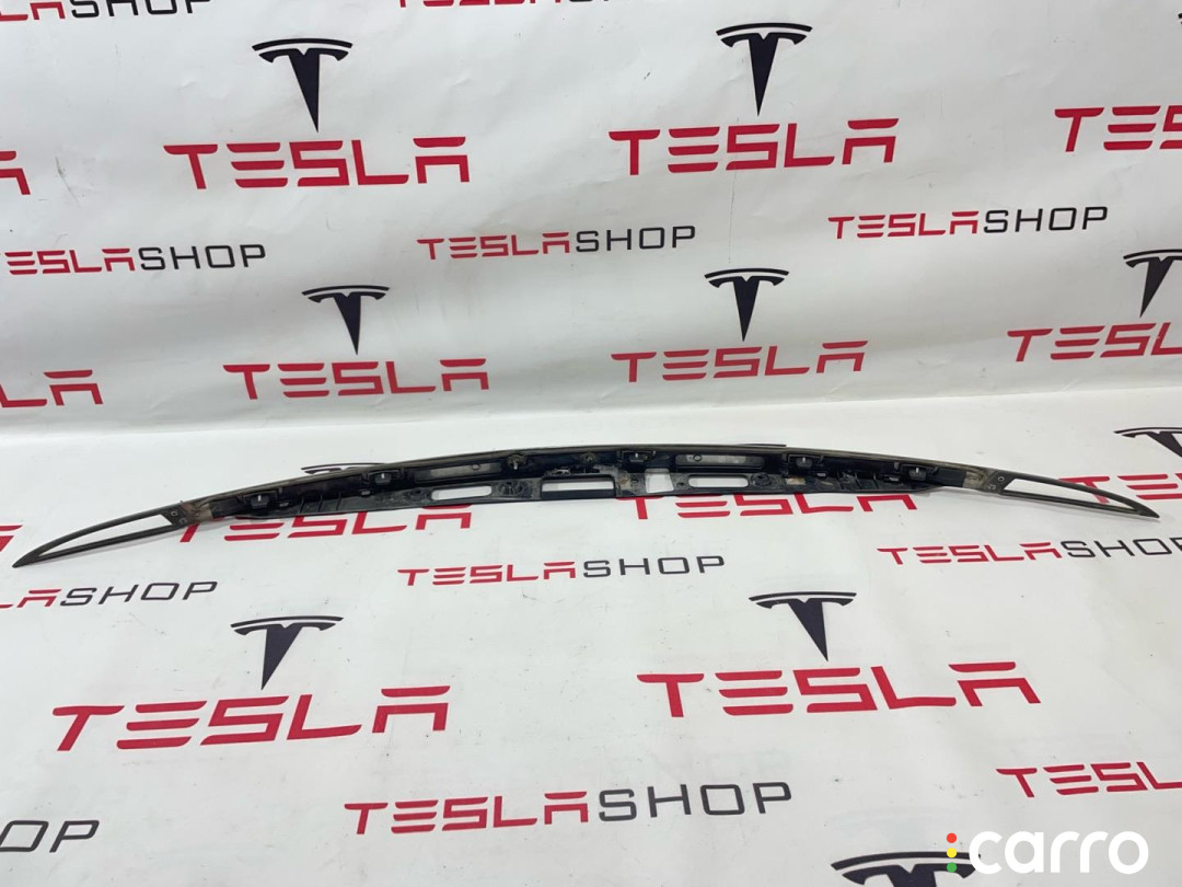 1008856-00-C, 1011685-00-C Молдинг крышки багажника Tesla Model S 2015г. - фото №3