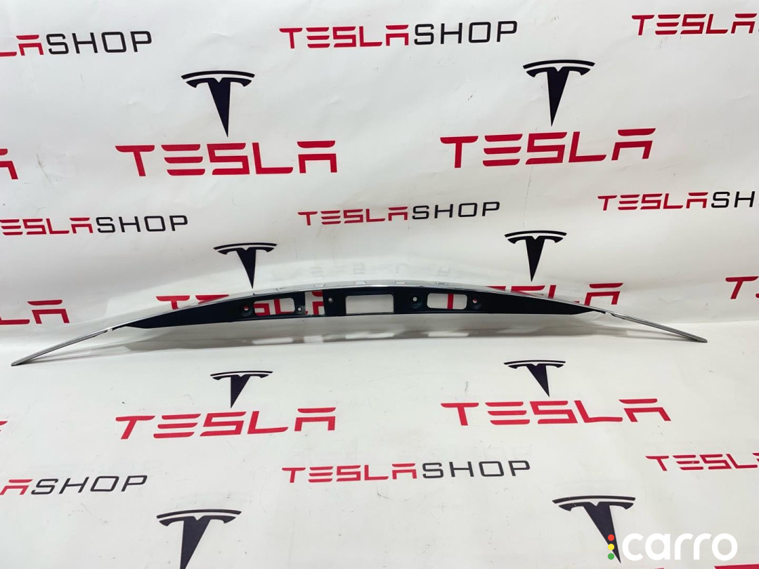 1008856-00-C, 1011685-00-C Молдинг крышки багажника Tesla Model S 2015г. - фото №5