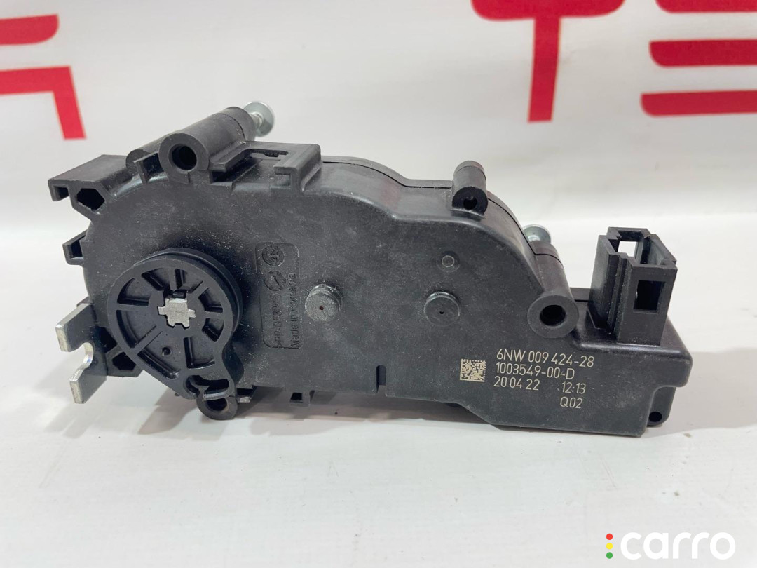 A2047500060, 1003549-00-B, 6NW00942479, A2127400335 Привод замка багажника Tesla Model S 2015г. - фото №3