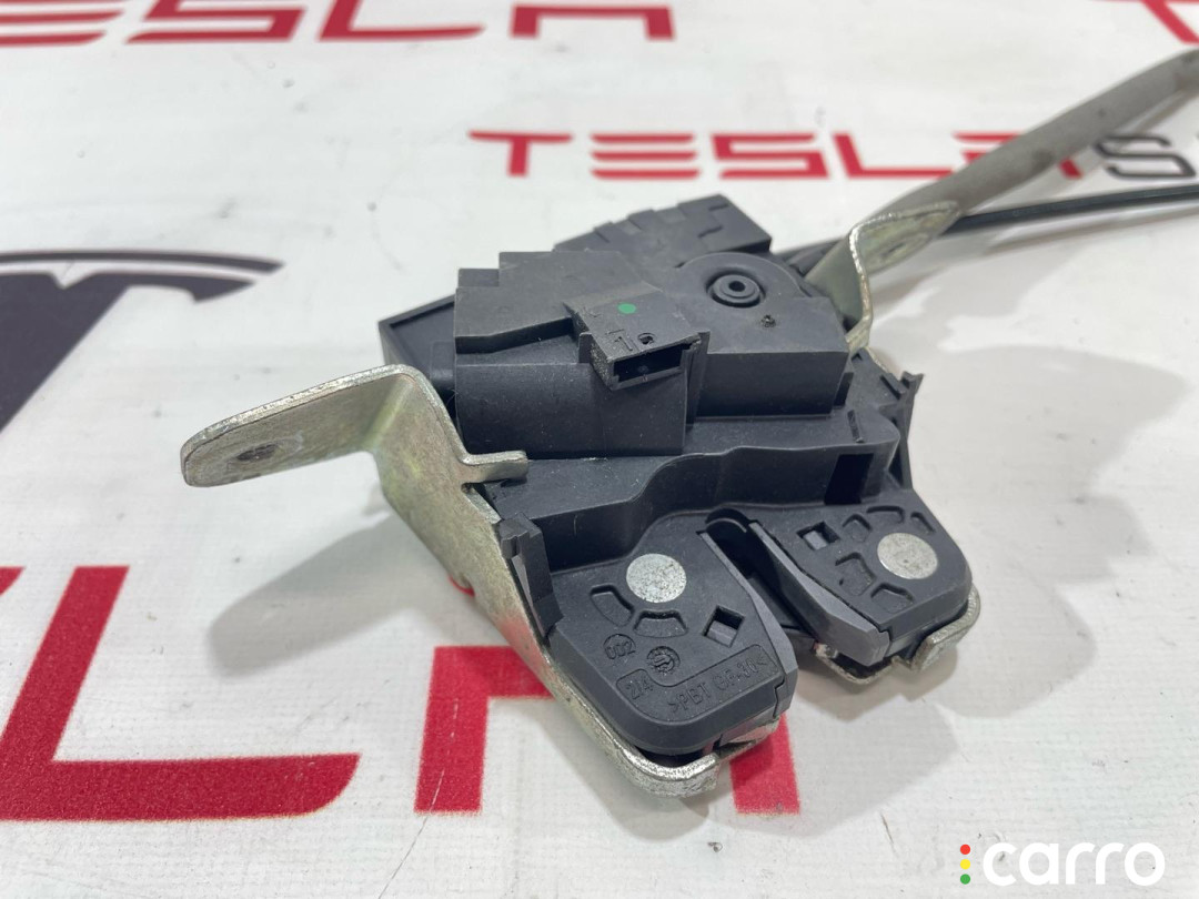600665400B, 1008186-00-B, A2127400335 замок багажника Tesla Model S 2015г. - фото №4