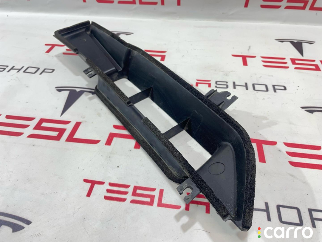 1090857-00-C, 1090858-00-C Воздухозаборник печки Tesla Model 3 2019г. - фото №1