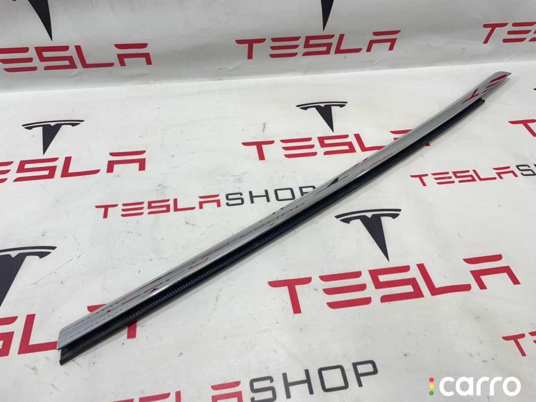 103839580A, 109578900C молдинг двери задней левой Tesla Model S 2015г. - фото №1
