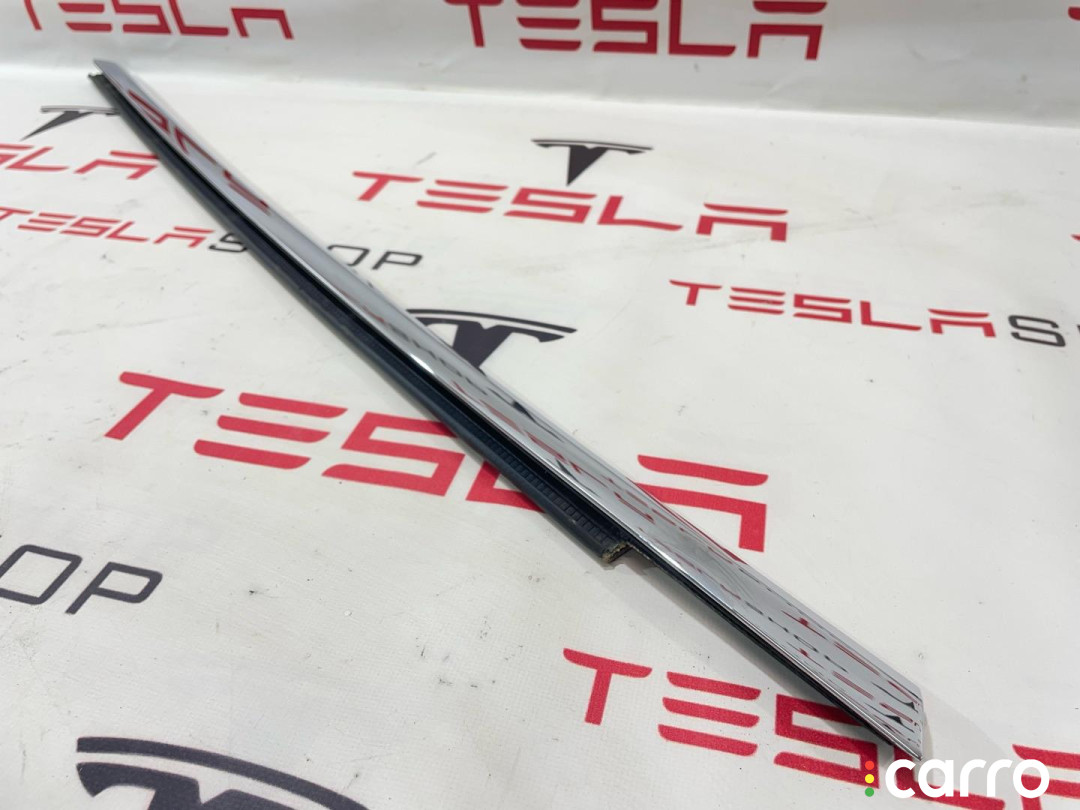 103839580A, 109578900C молдинг двери задней левой Tesla Model S 2015г. - фото №2