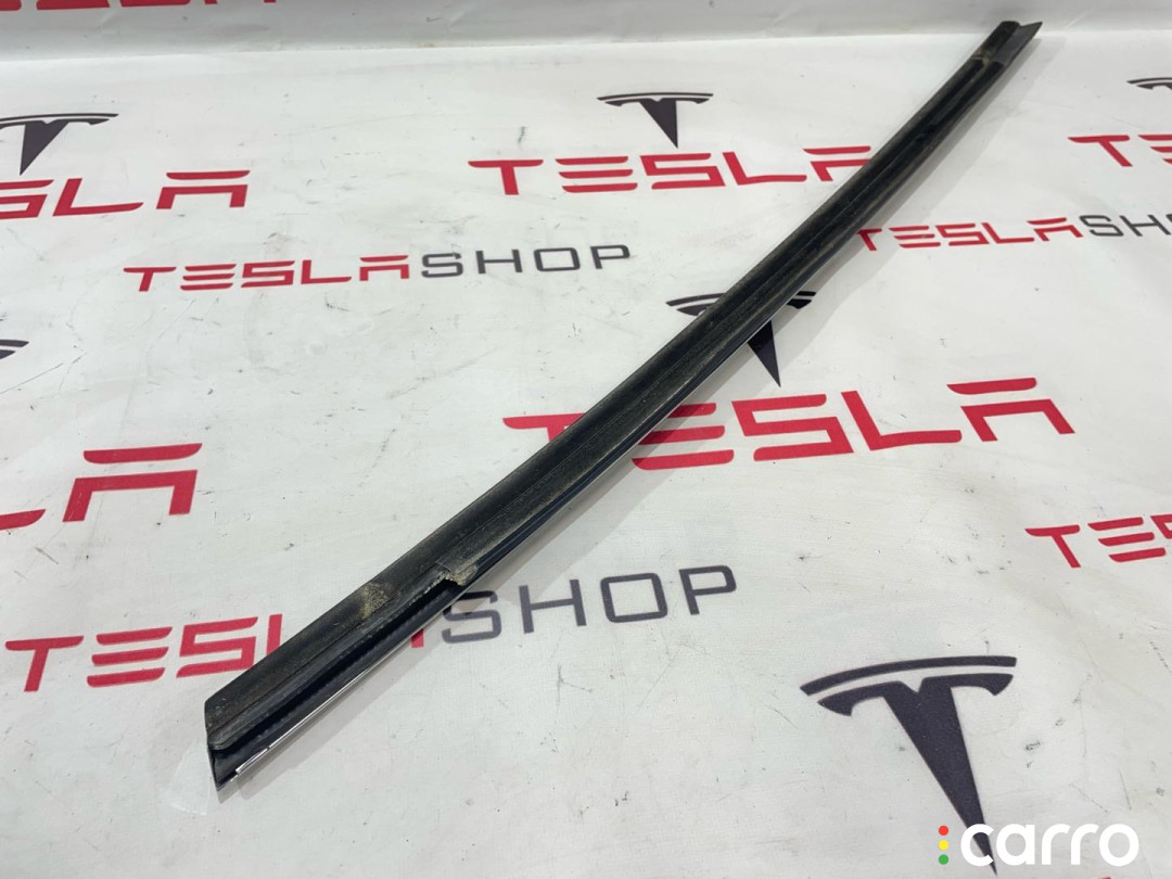 103839580A, 109578900C молдинг двери задней левой Tesla Model S 2015г. - фото №4