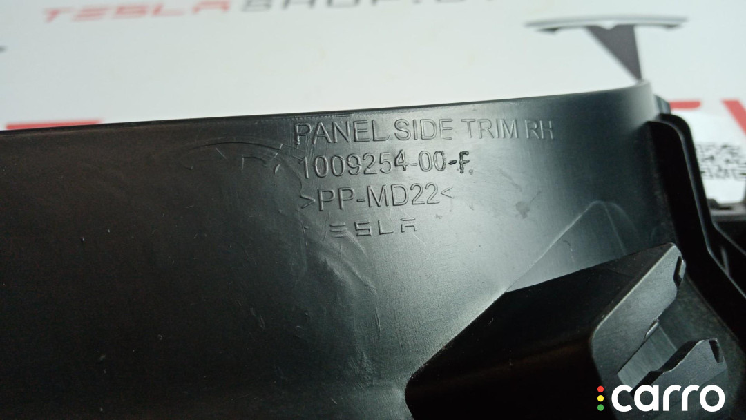 1009254-00-F Накладка крышки багажника Tesla Model S 2015г. - фото №3