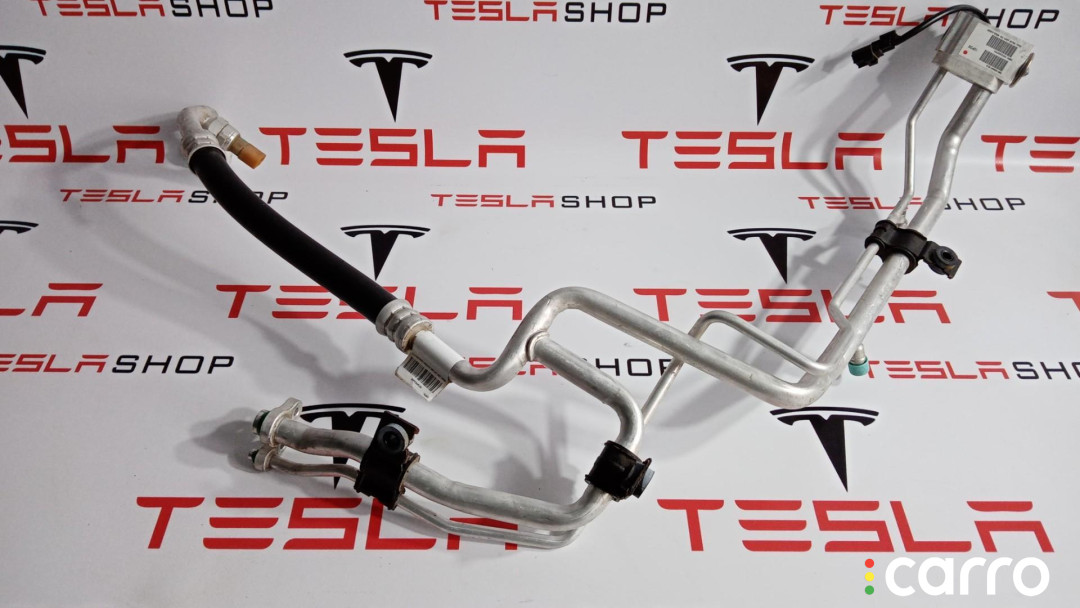 1004293-00-E Трубка кондиционера Tesla Model S 2015г. - фото №1