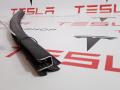 1038406-00-A уплотнитель передний правый Tesla Model S 2015г. - фото №2