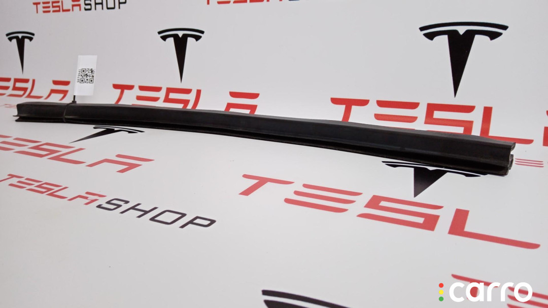 1038406-00-A уплотнитель передний правый Tesla Model S 2015г. - фото №3