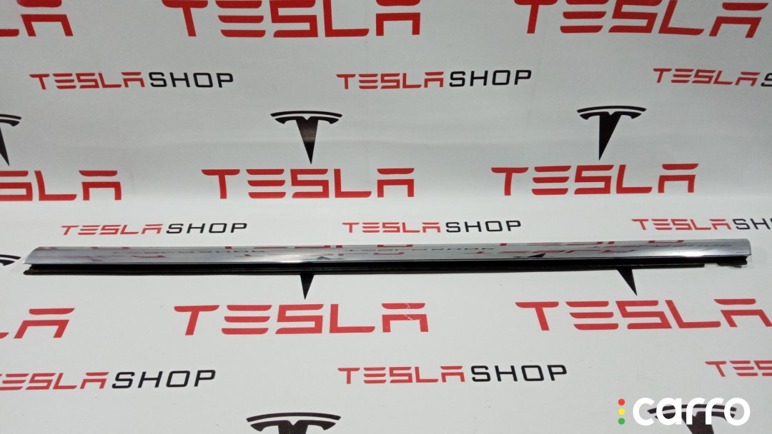 1095786-00-C молдинг двери передней левой Tesla Model S 2015г. - фото №1
