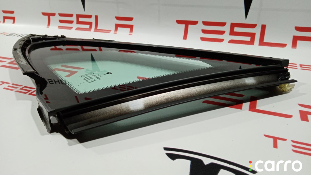 105182199A Форточка в заднее крыло Tesla Model S 2012г. - фото №1