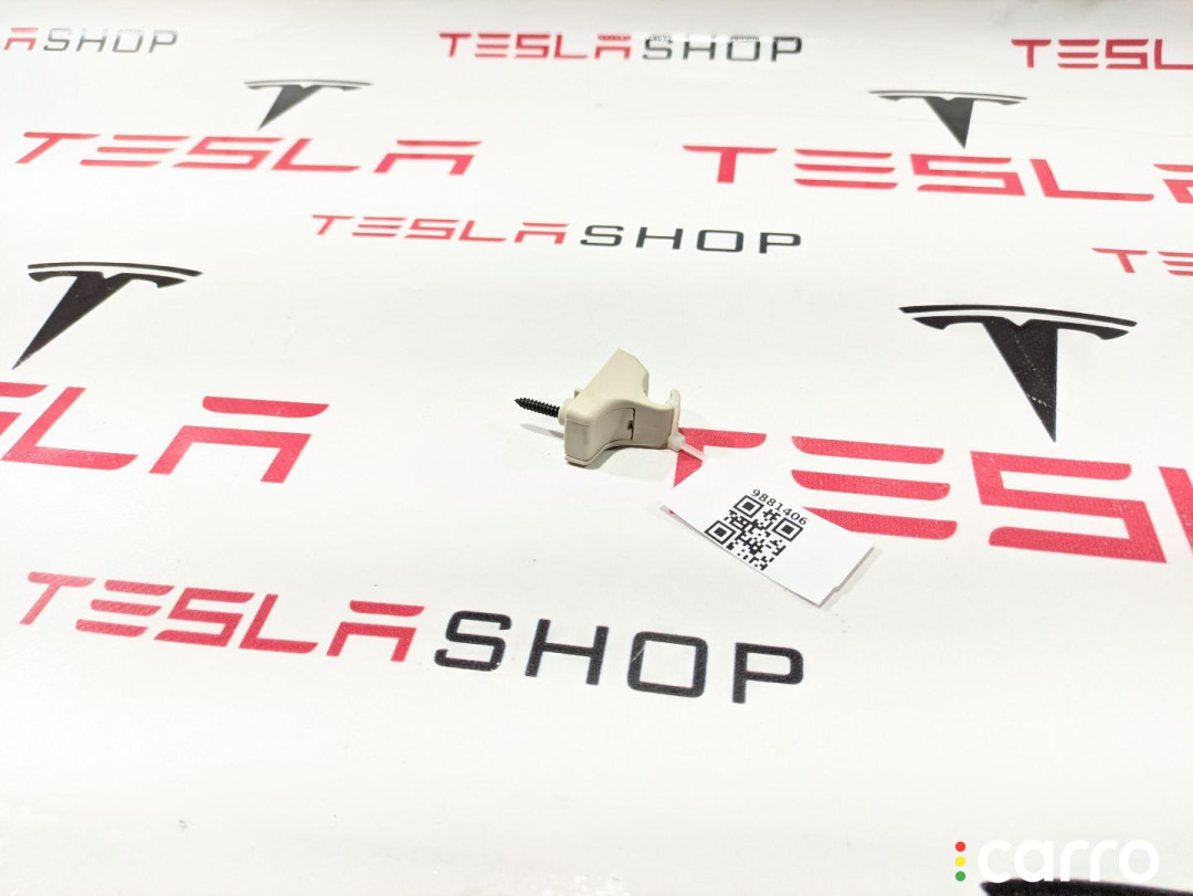 1002479-00-D Крепление (крючок) солнцезащитного козырька Tesla Model S 2015г. - фото №1