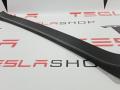 1009255-00-F Накладка крышки багажника Tesla Model S 2014г. - фото №4