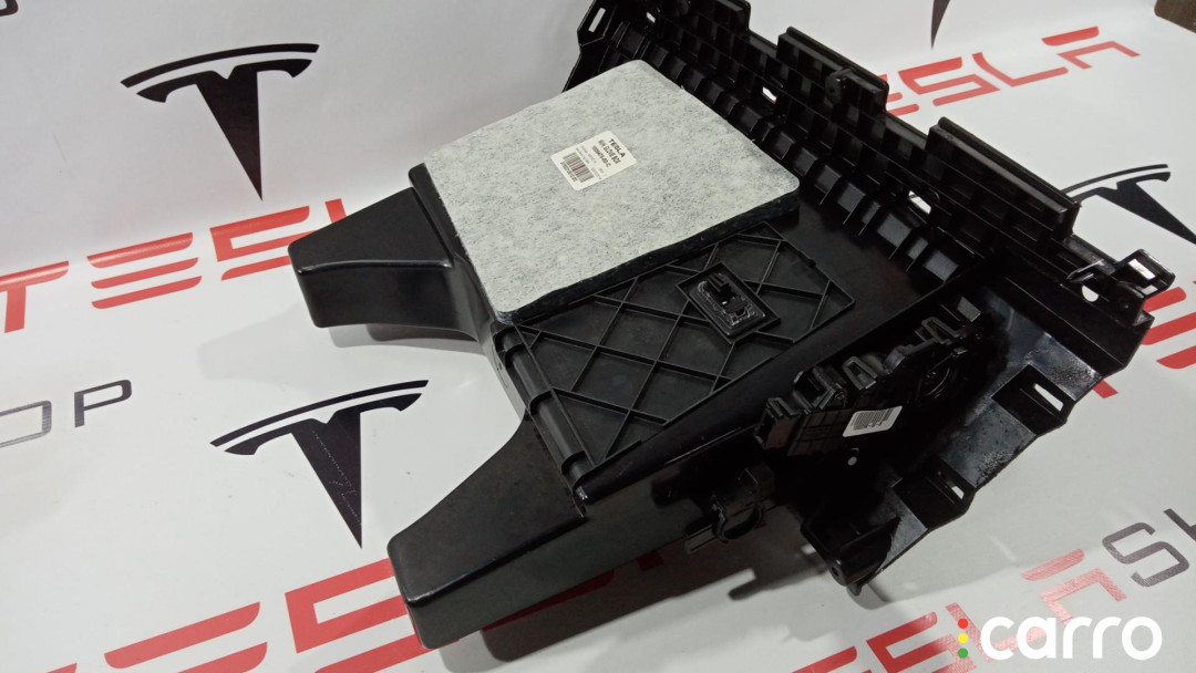 1002295-00-E, 1003327-08-I Бардачок Tesla Model S 2014г. - фото №5