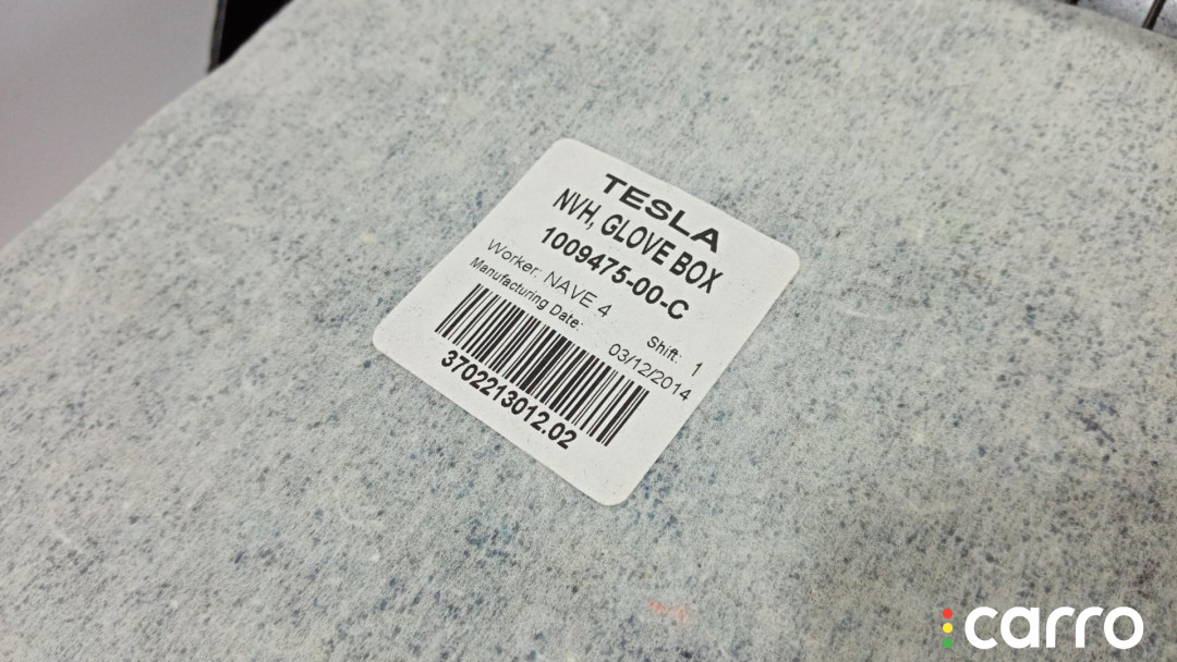 1002295-00-E, 1003327-08-I Бардачок Tesla Model S 2014г. - фото №6