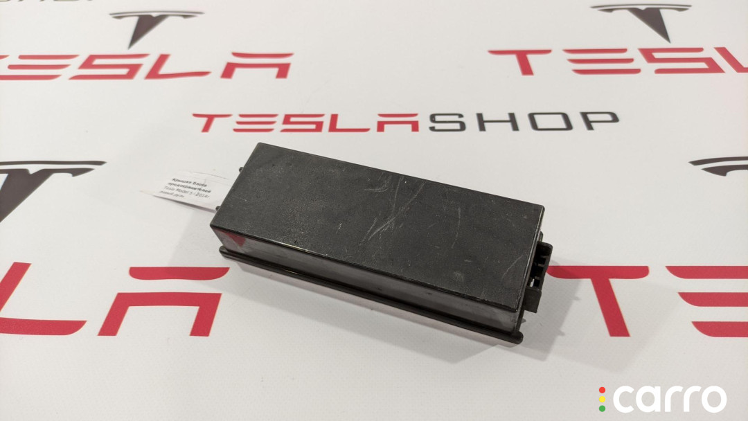 1004423-03-H Крышка блока предохранителей переднего Tesla Model S 2014г. - фото №1