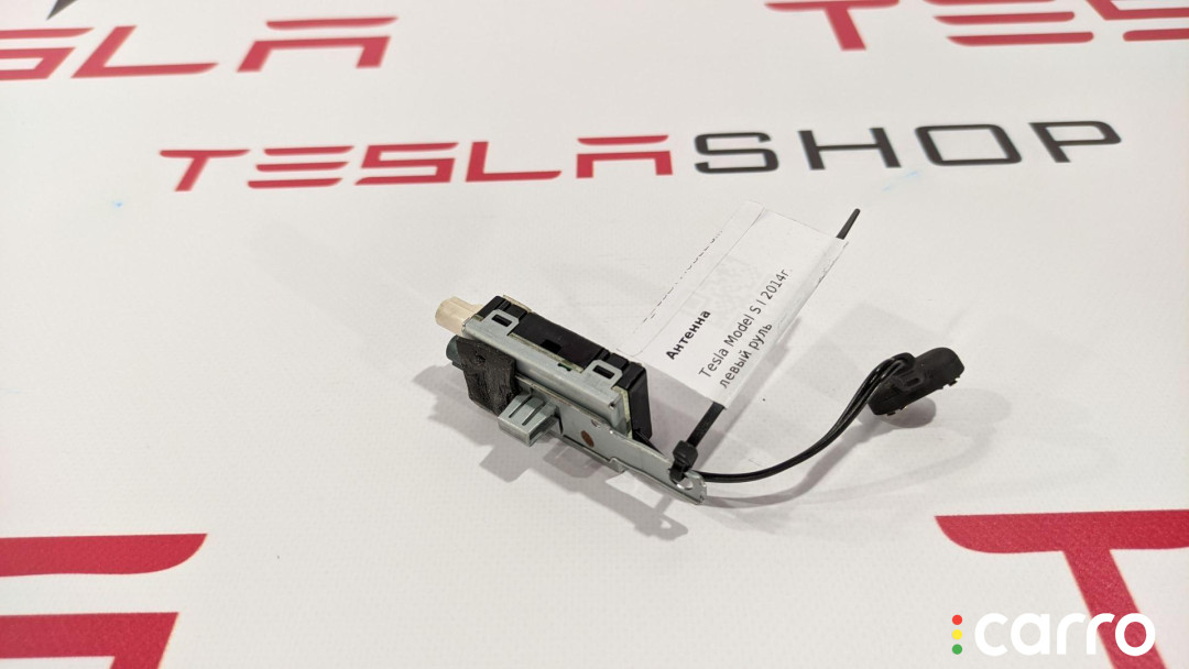 1004793-00-C, 1004793-00-F усилитель антенны Tesla Model S 2014г. - фото №1