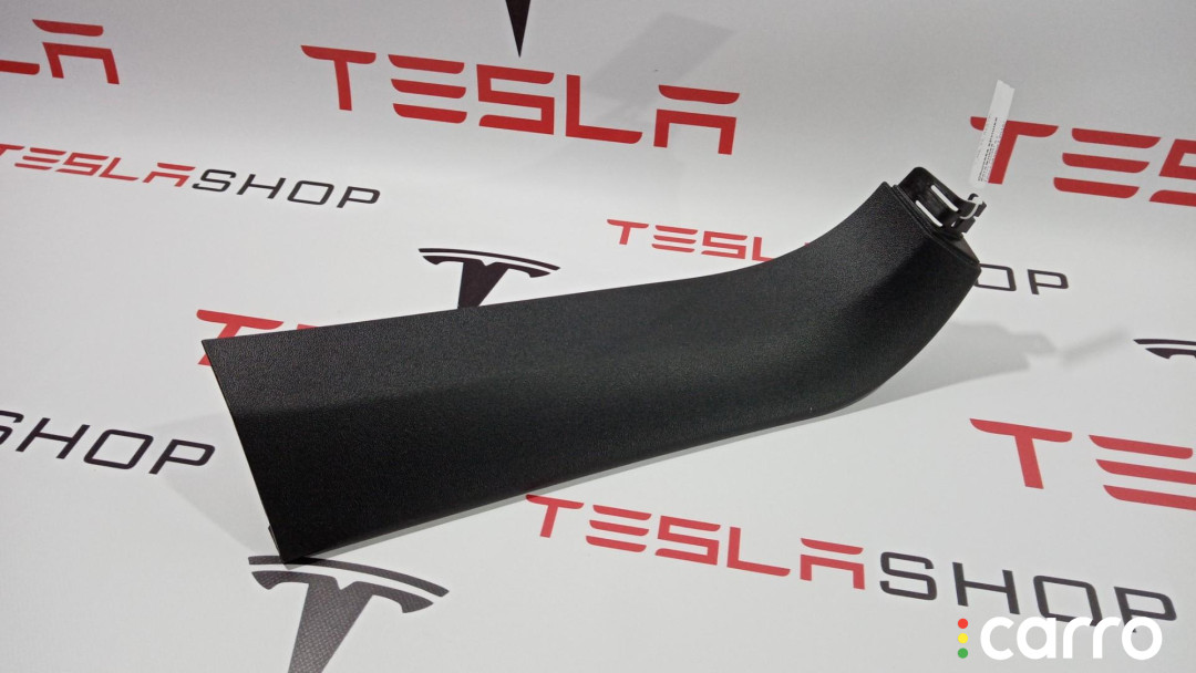 1009252-00-C Накладка крышки багажника Tesla Model S 2016г. - фото №1