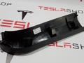 1009252-00-C Накладка крышки багажника Tesla Model S 2016г. - фото №2