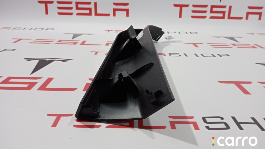 1009252-00-C Накладка крышки багажника Tesla Model S 2016г. - фото №4