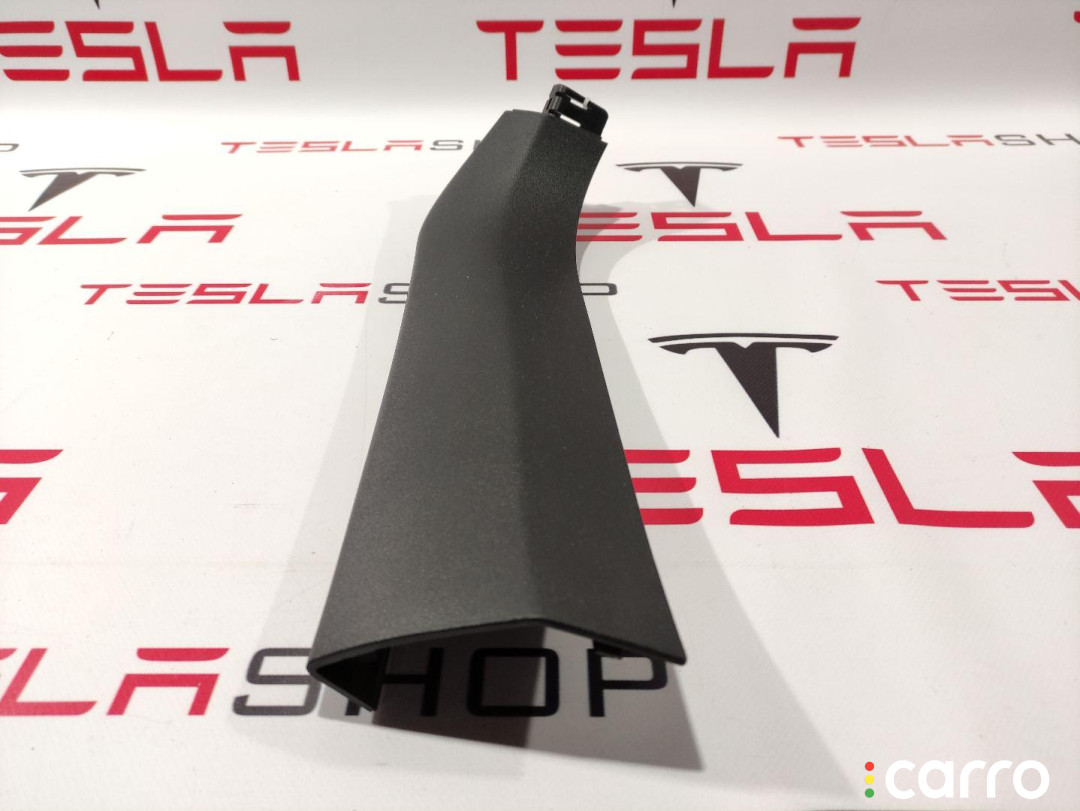 1009254-00-G Накладка крышки багажника Tesla Model S 2016г. - фото №1