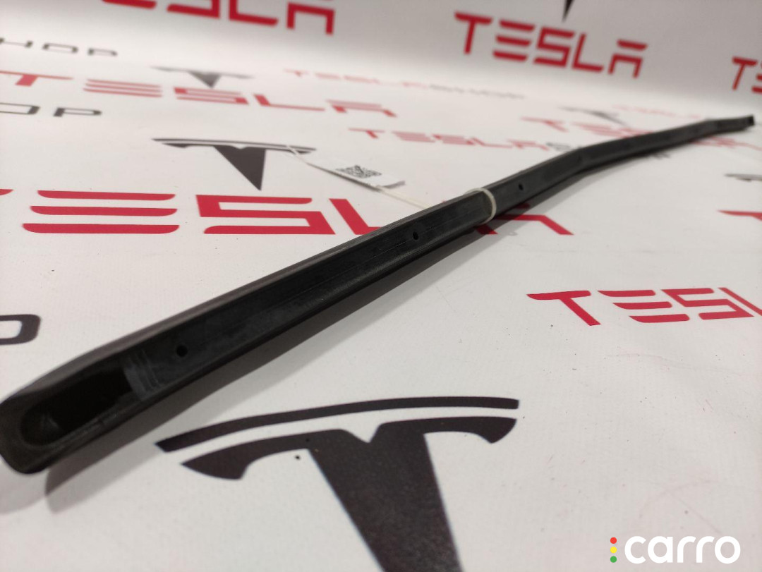 1060710-00-A уплотнитель капота Tesla Model S 2016г. - фото №3