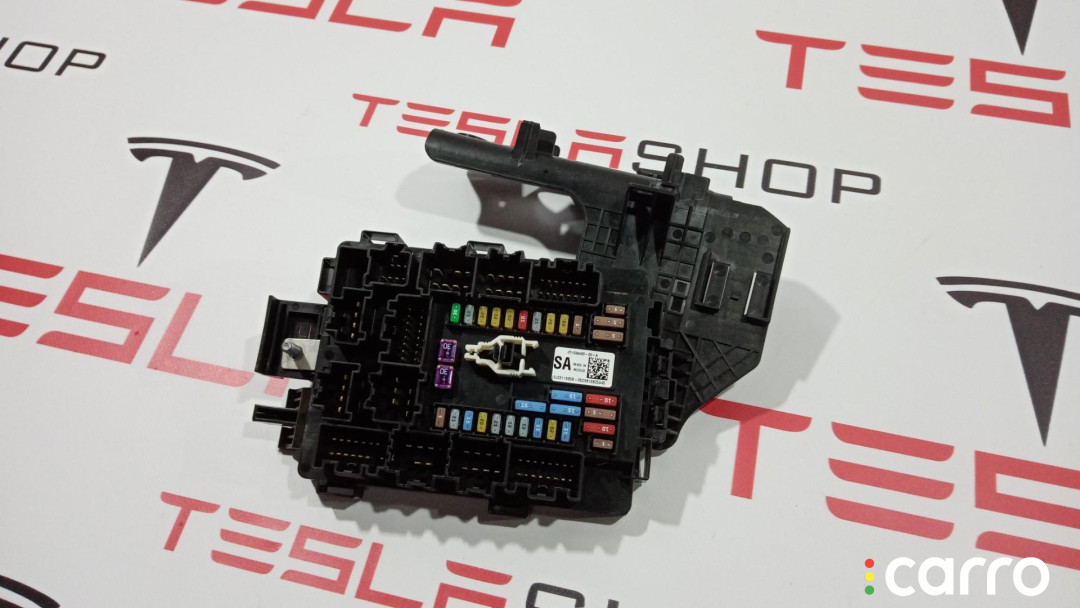 1052301-00-B Крепление блока предохранителей Tesla Model S 2016г. - фото №4