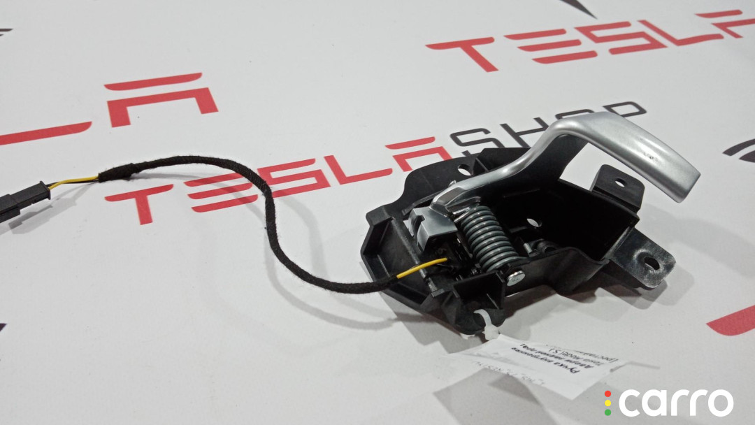 1008433-00-E, 1007940-00-G ручка внутренняя двери задней правой Tesla Model S 2016г. - фото №1