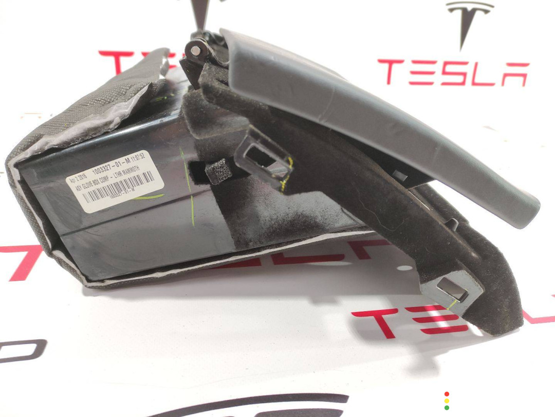 1003327-01-M Бардачок Tesla Model X 2016г. - фото №2