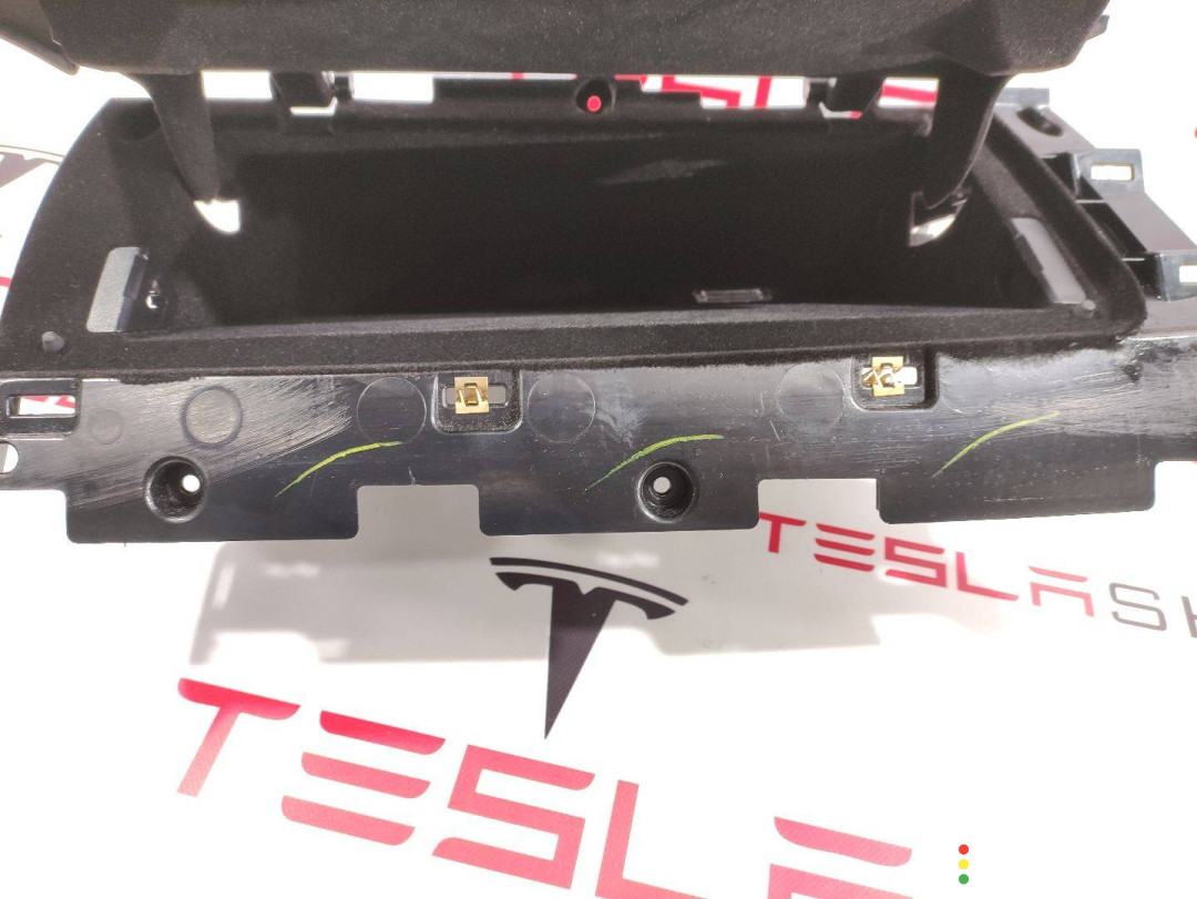 1003327-01-M Бардачок Tesla Model X 2016г. - фото №6