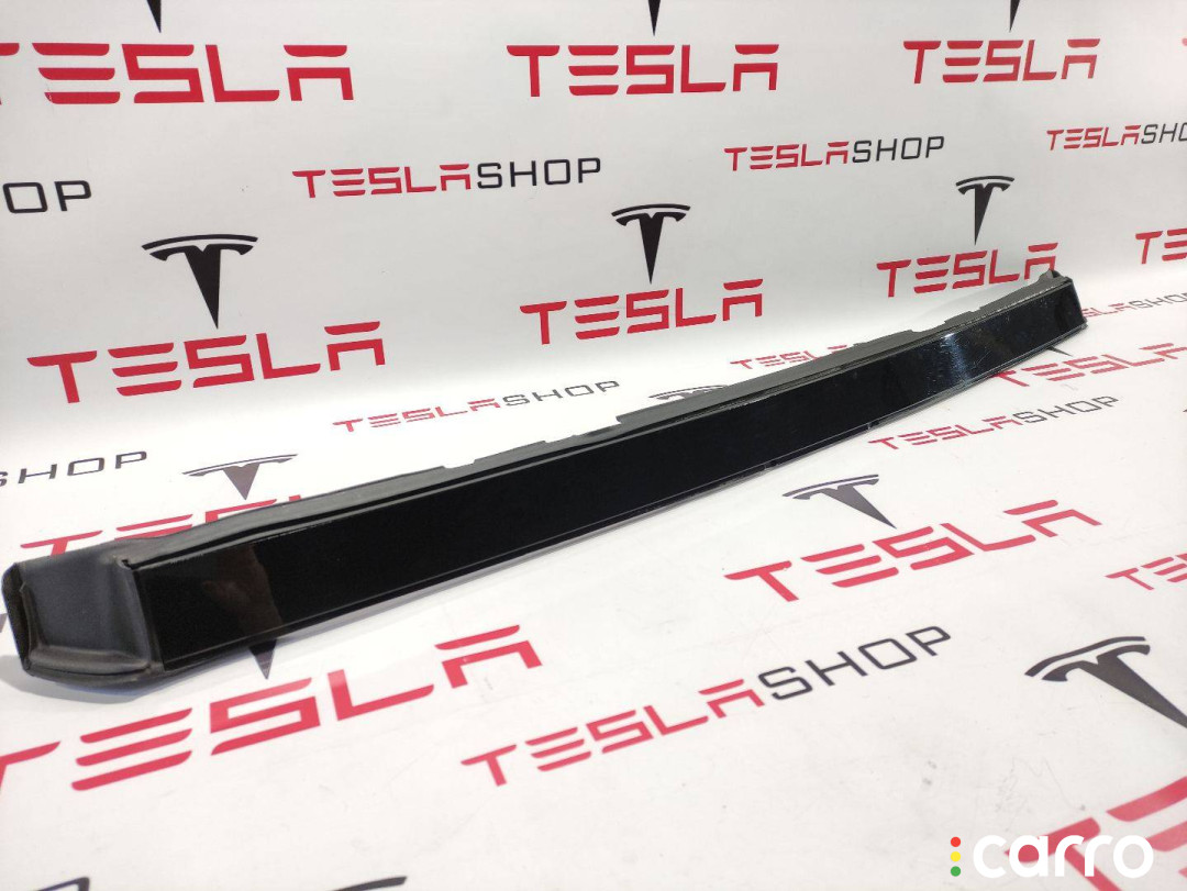 104136400G, 1048511-00-C Накладка крышки багажника Tesla Model X 2016г. - фото №1