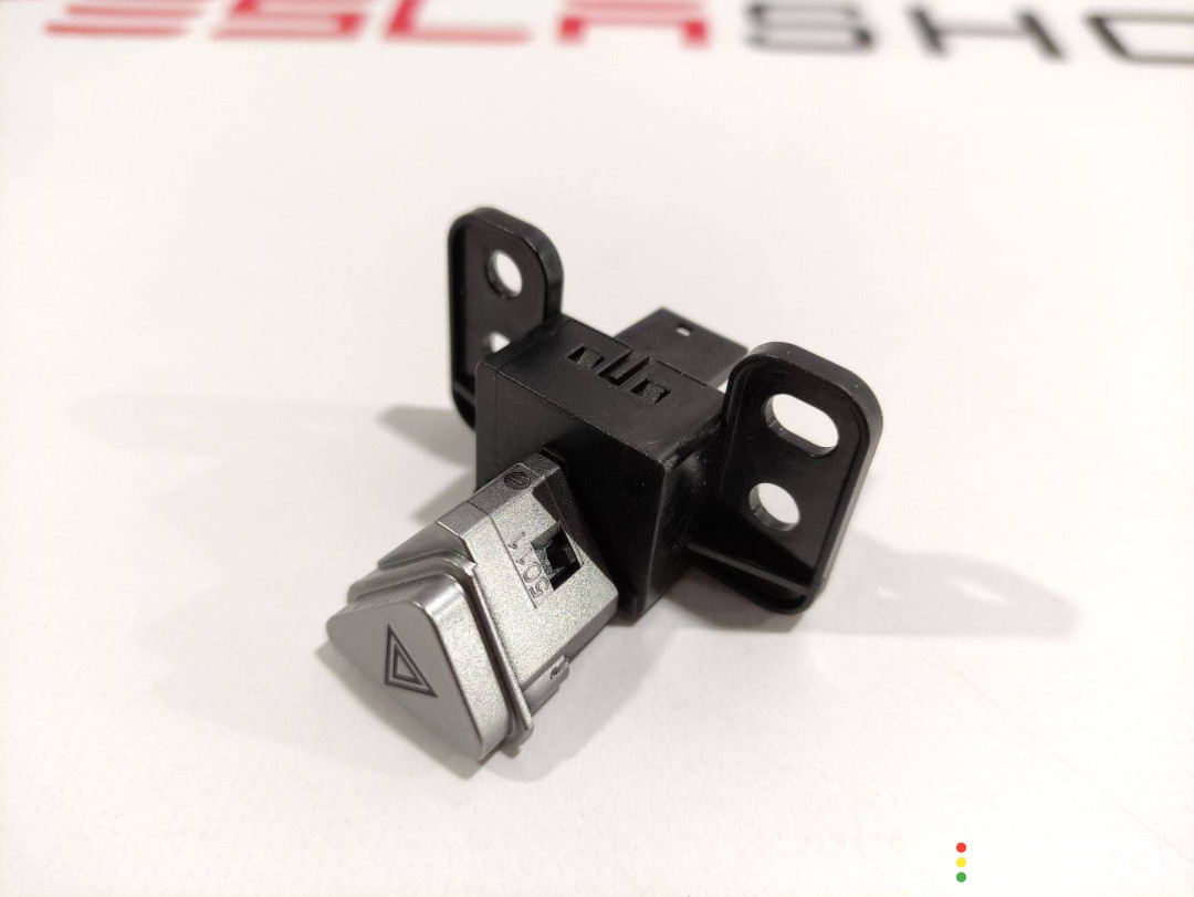 6008905-00-C кнопка аварийной сигнализации Tesla Model S 2015г. - фото №3