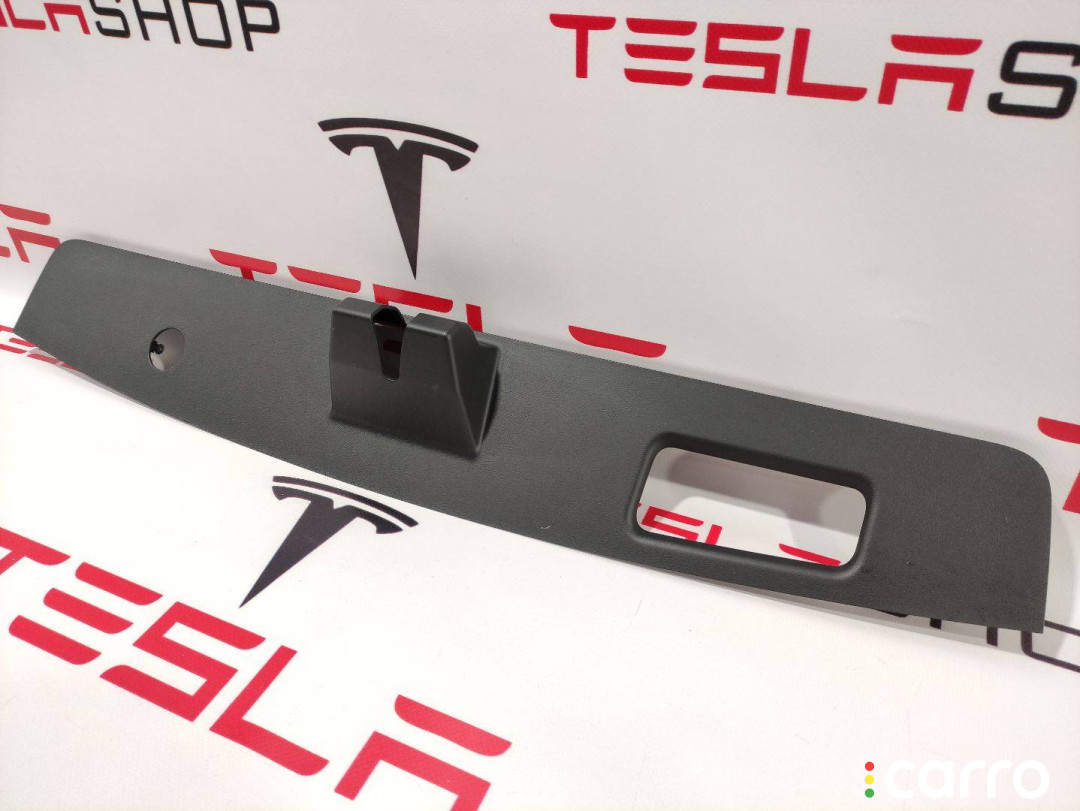 1037897-00-E Накладка крышки багажника Tesla Model X 2017г. - фото №3