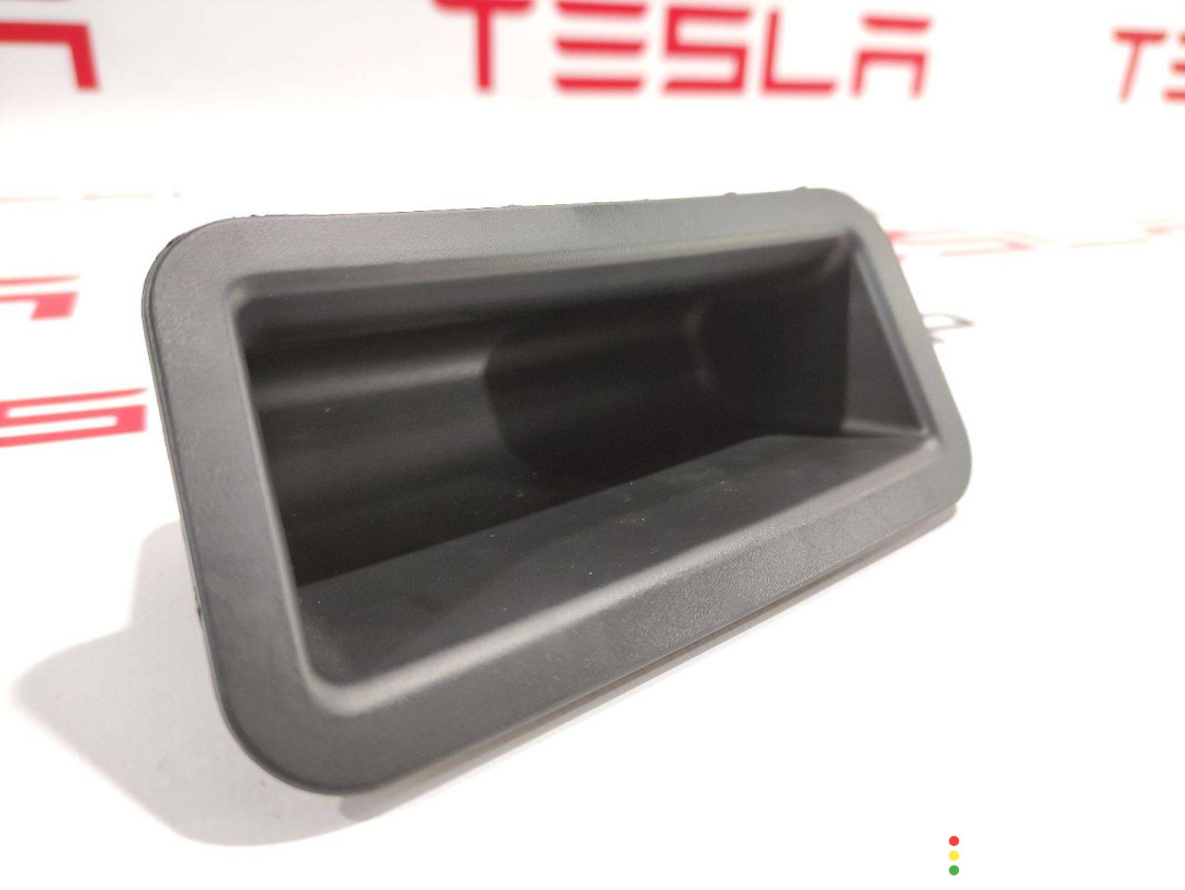 1009262-00-E Ручка крышки багажника Tesla Model S - фото №1