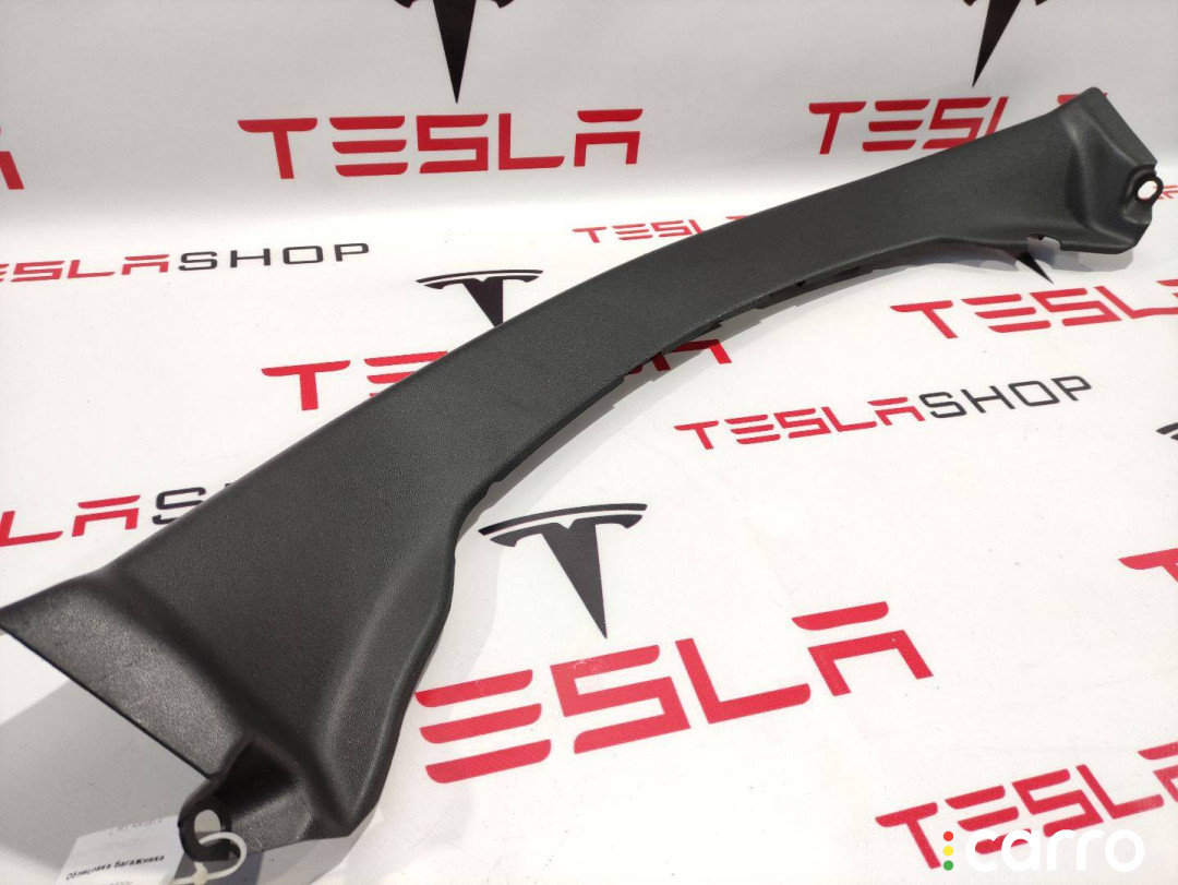 1132812-00-A Накладка крышки багажника Tesla Model 3 2020г. - фото №1
