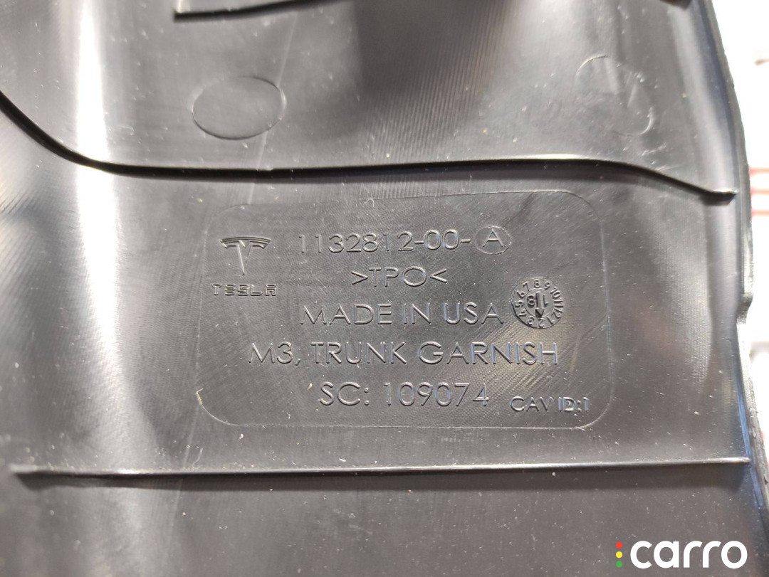 1132812-00-A Накладка крышки багажника Tesla Model 3 2020г. - фото №2