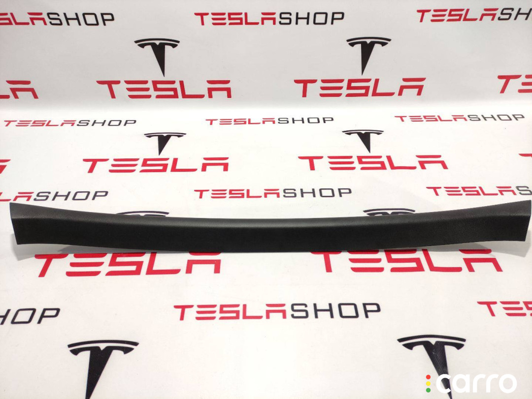 1009255-00-F Накладка крышки багажника Tesla Model S 2015г. - фото №1